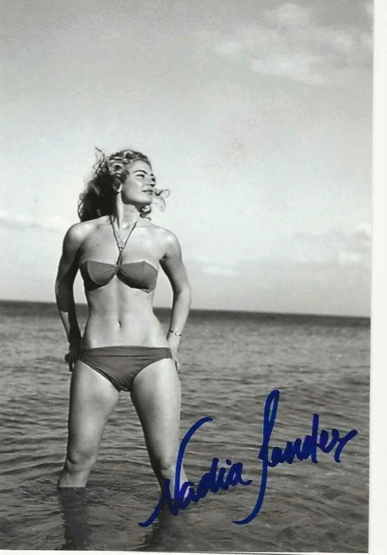 Nadia Sanders — Sexy Nadia Sanders Actress Autographed Signed 4X6 Photo