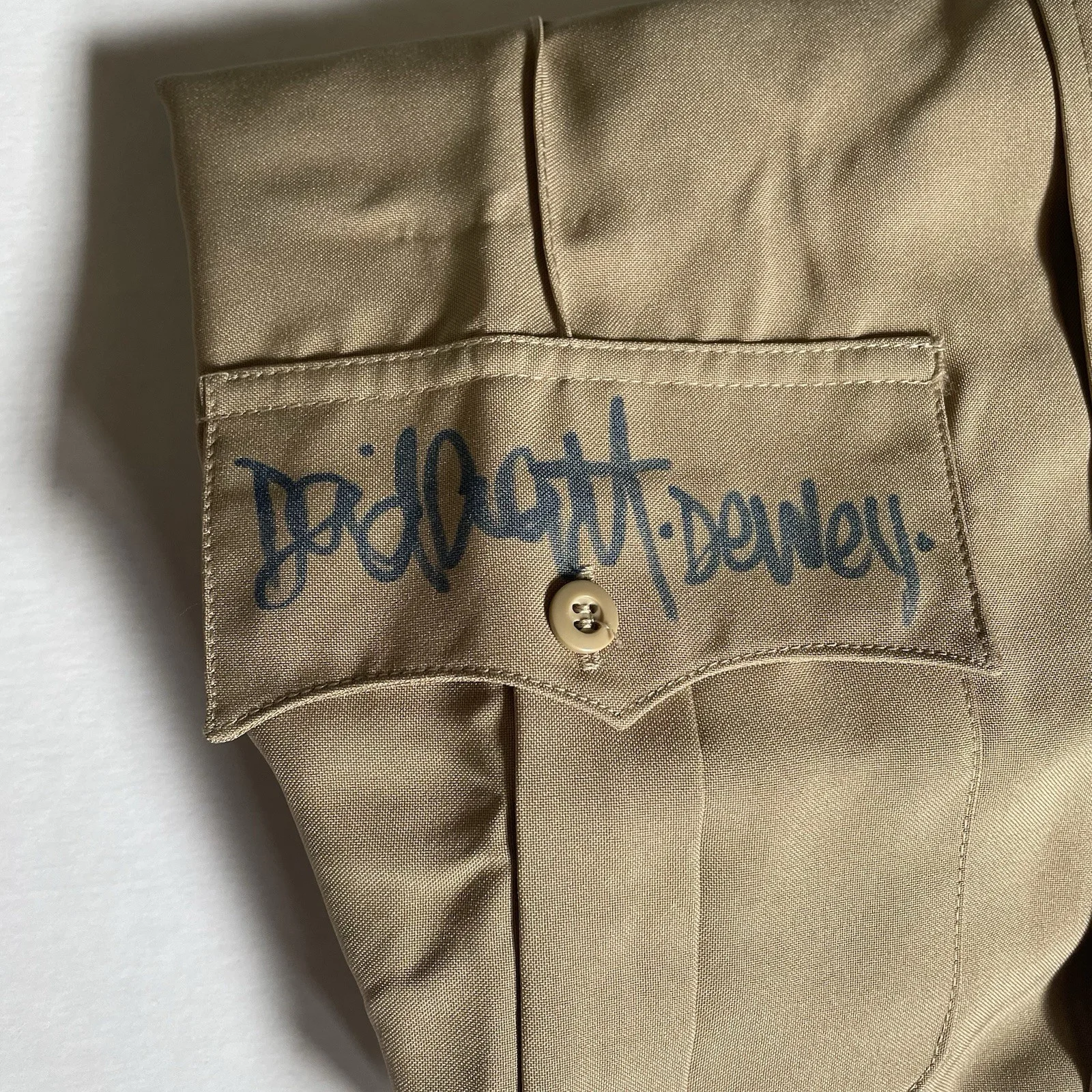 David Arquette — David Arquette Signed Sherriff Shirt Uniform with Beckett COA Scream Ghostface, image 2