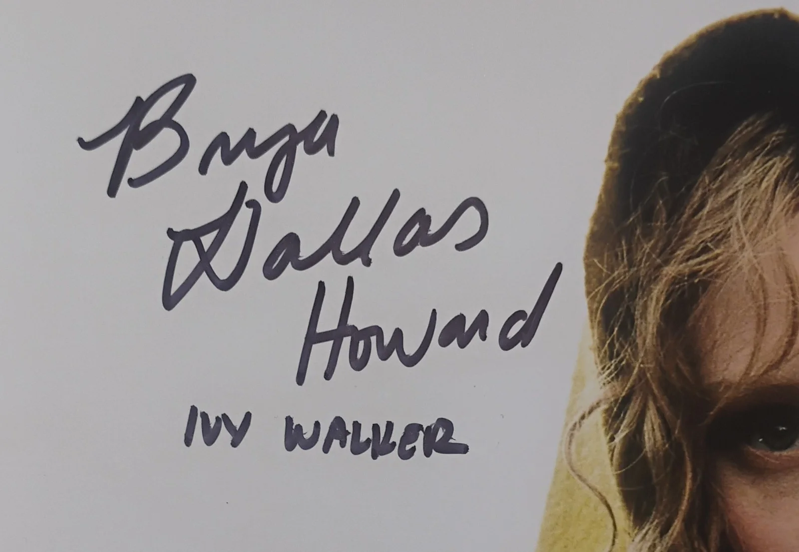 Bryce Dallas Howard Hand Signed 11x14 Photo JSA COA The Village NO US TARIFFS, изображение 3