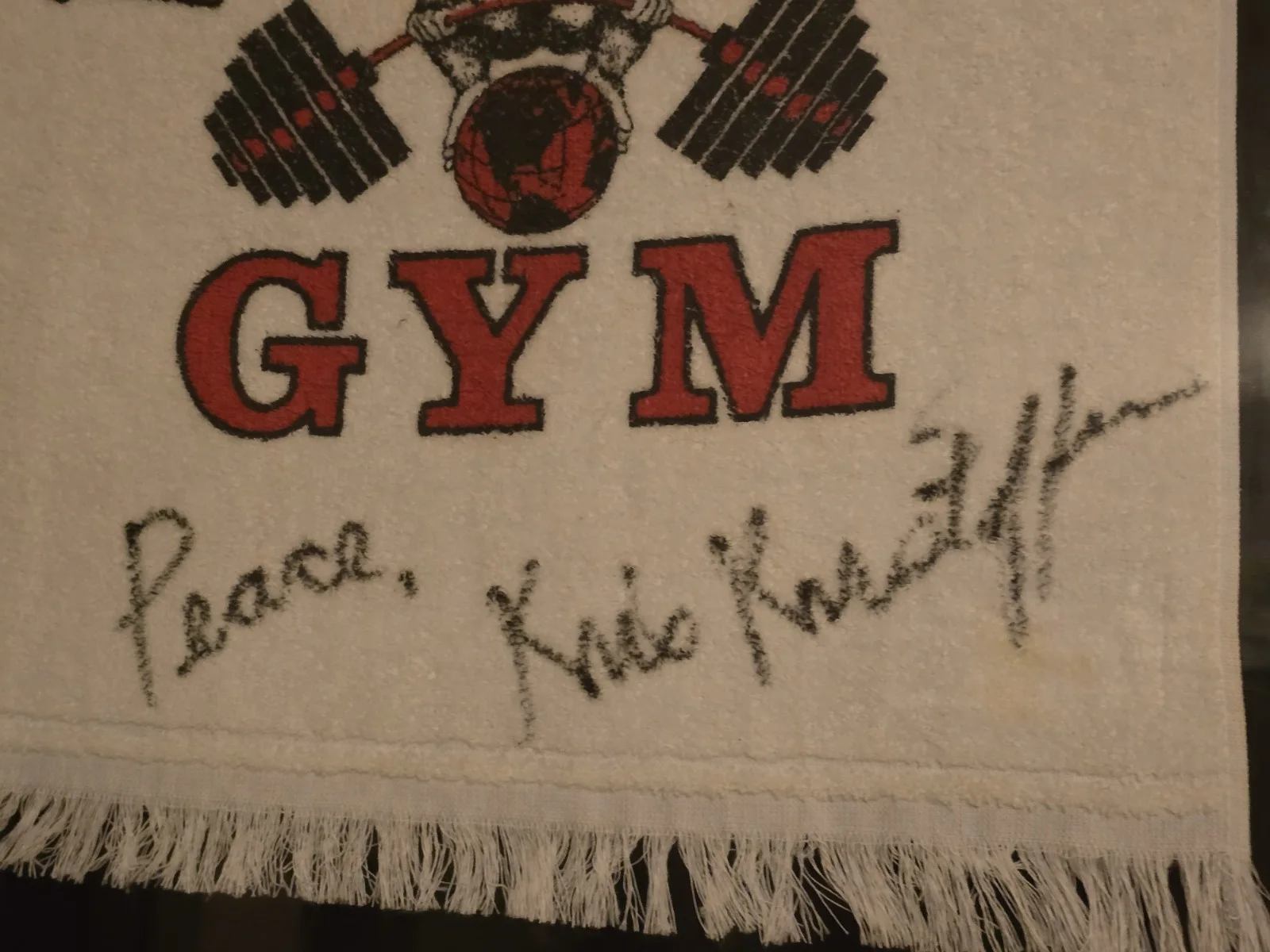 FRAMED Kris Kristofferson SIGNED World Gym Towel Country Music Outlaw Autograph, изображение 5
