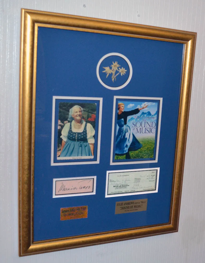 JULIE ANDREWS, MARIA VON TRAPP — SOUND OF MUSIC signed Julie Andrews + Maria Von Trapp, COA, Frame, DVD Set, MORE, изображение 2