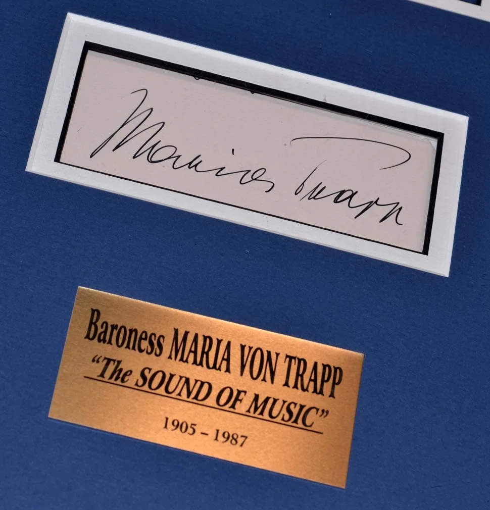 JULIE ANDREWS, MARIA VON TRAPP — SOUND OF MUSIC signed Julie Andrews + Maria Von Trapp, COA, Frame, DVD Set, MORE, изображение 5