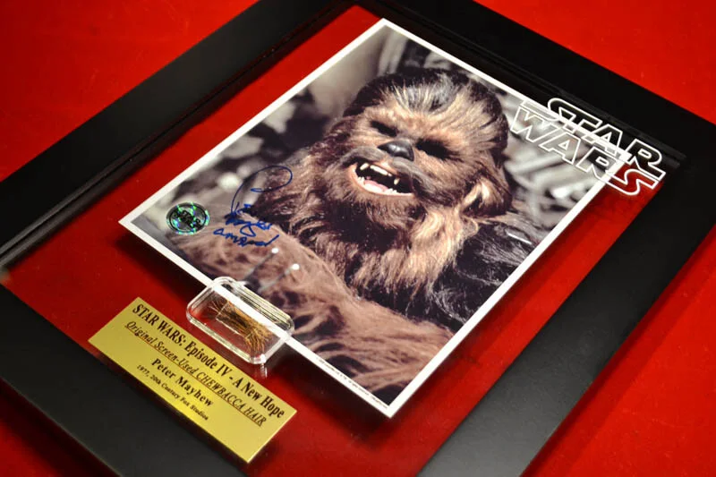 PETER MAYHEW Signed Autograph Prop CHEWBACCA Hair, Death STAR WARS Frame COA DVD, изображение 2