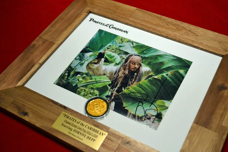 PIRATES OF THE CARIBBEAN Disney COIN Prop, DVD, JOHNNY DEPP Signed, DISNEY COA, изображение 2