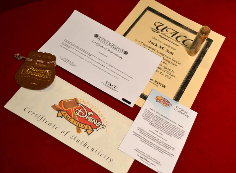 PIRATES OF THE CARIBBEAN Disney COIN Prop, DVD, JOHNNY DEPP Signed, DISNEY COA, изображение 4