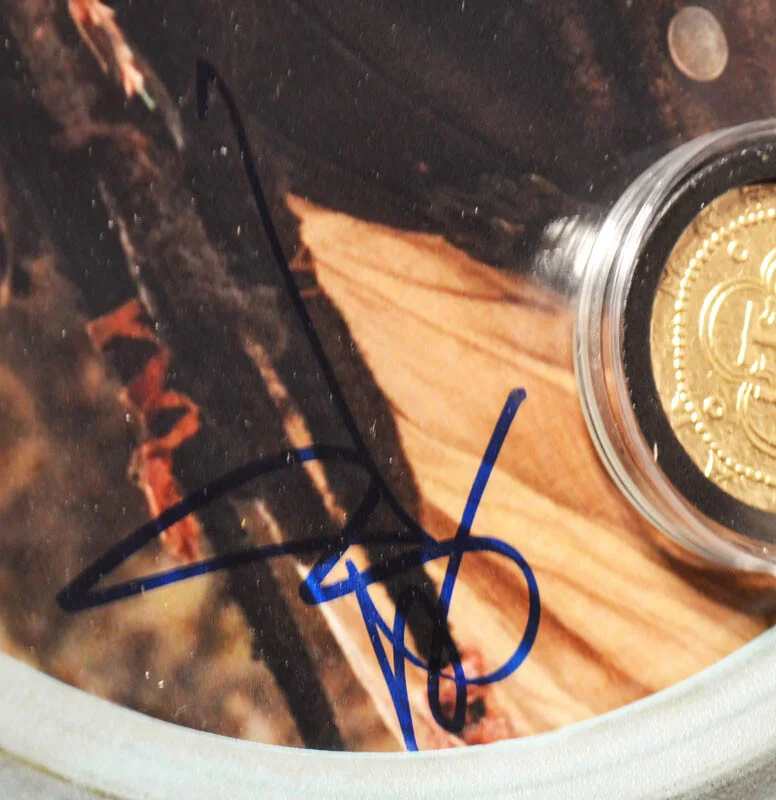 JOHNNY DEPP Signed PIRATES OF CARIBBEAN, DISNEY PROP Coin, Porthole COA DVD UACC, изображение 4