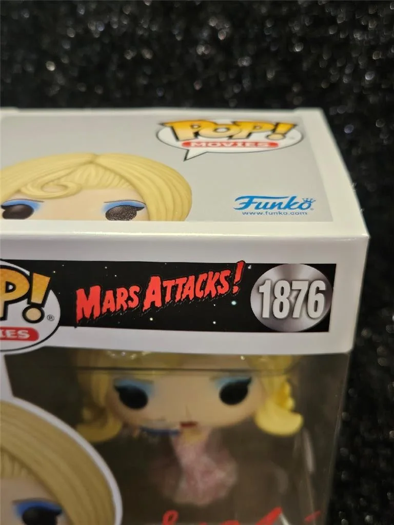LISA MARIE SMITH MARTIAN SPY GIRL — LISA MARIE SMITH HAND SIGNED AUTOGRAPHED FUNKO POP MARS ATTACK SPY GIRL W/ COA 2, изображение 4