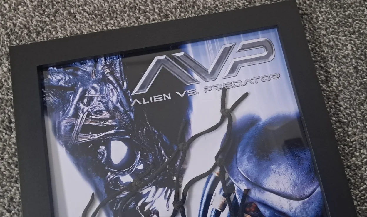 AVP: Alien vs Predator (2004) -Production Used Predator Costume Piece-A4 Display, image 2