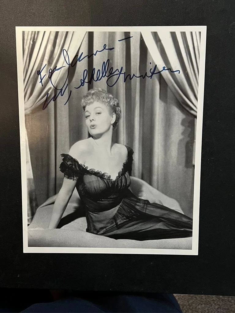 Shelley Winters — SHELLEY WINTERS Hand Signed 8"x10" B&W Photo