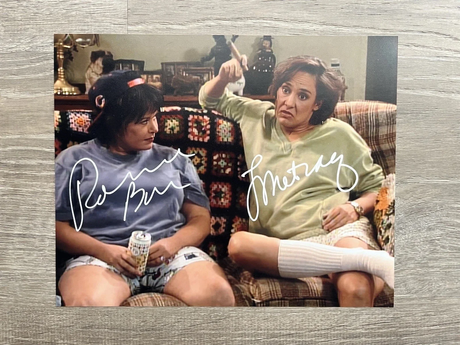Roseanne Barr Laurie Metcalf Signed 8x10 Photo Beckett COA Aunt Jackie, изображение 2
