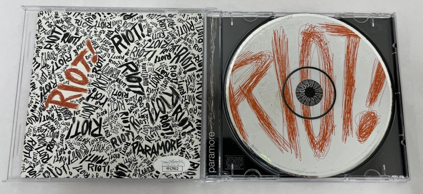 Jeremy Davis, Josh Farro, Zac Farro, Hayley Williams — Riot Paramore Full Band Signed Autograph CD - Hayley Williams & Band Members, image 2