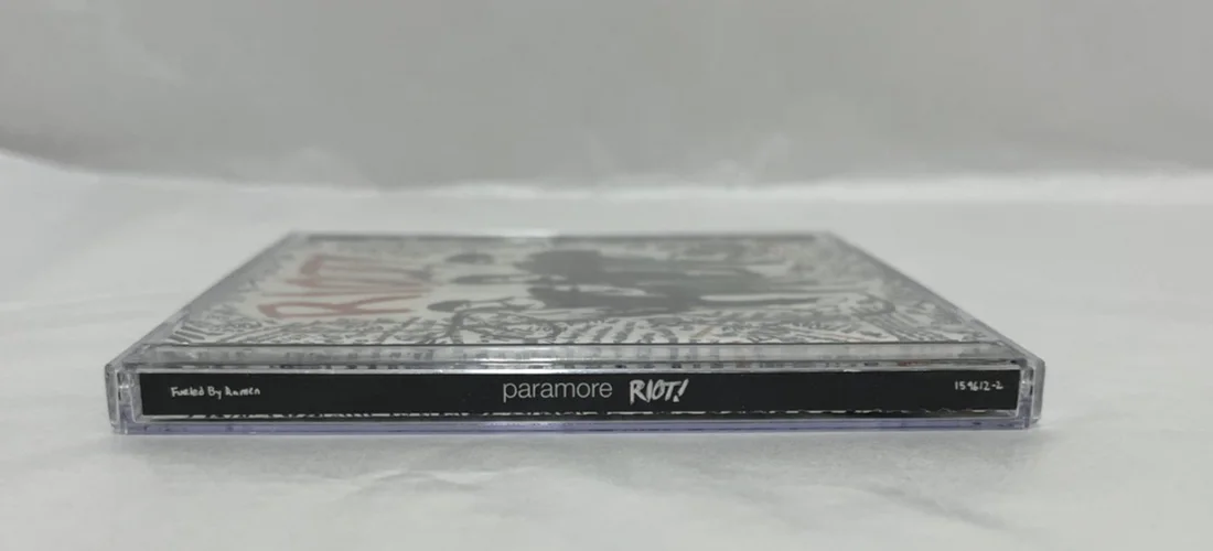 Jeremy Davis, Josh Farro, Zac Farro, Hayley Williams — Riot Paramore Full Band Signed Autograph CD - Hayley Williams & Band Members, image 3
