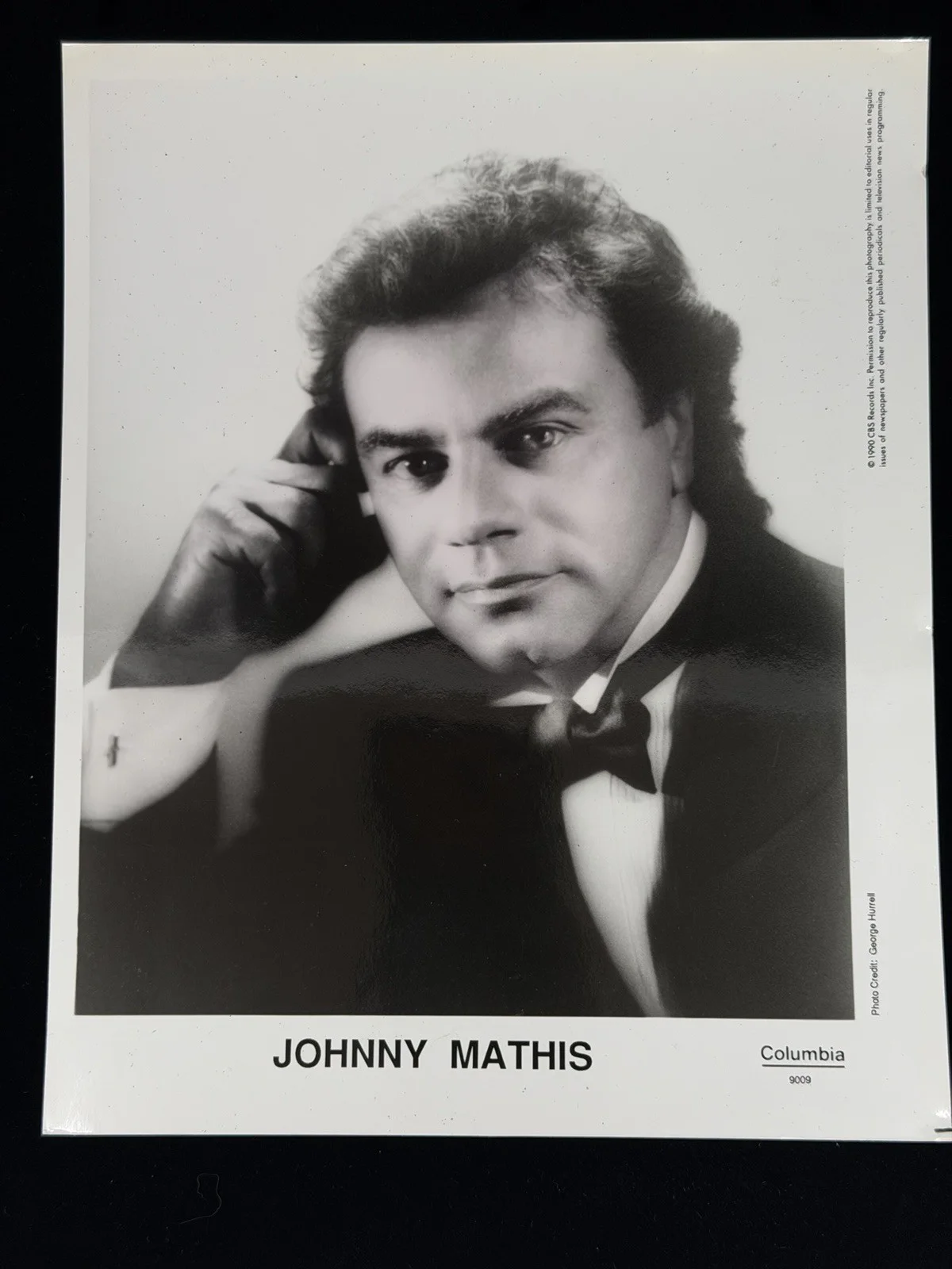 Johnny Mathis Autograph Signed Cut Card w Columbia Promo Photo 1987 Original Lot, изображение 2