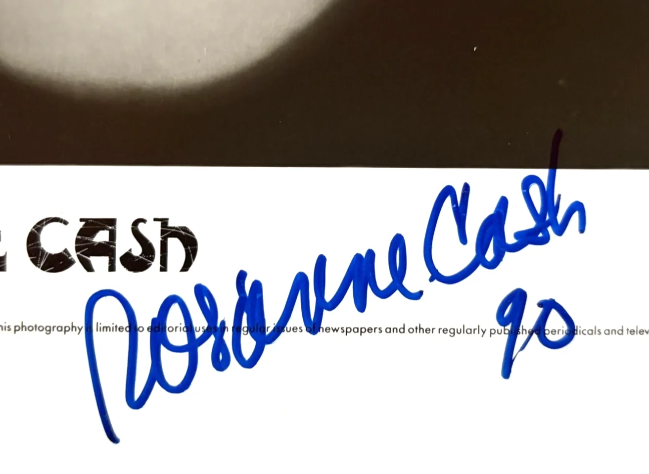 ROSANNE CASH SIGNED AUTOGRAPHED 8X10 PHOTO JOHNNY CASH JUNE CARTER RARE PSA COA, изображение 2