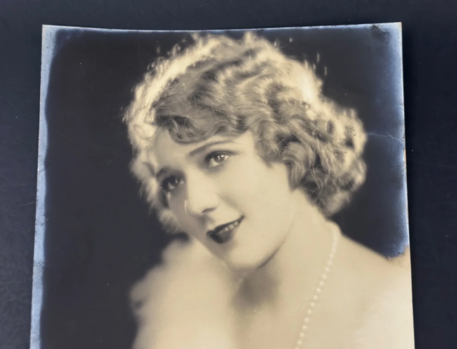 Mary Pickford Silent Film Star, Rare Hand Autographed Black and White Photo, изображение 2