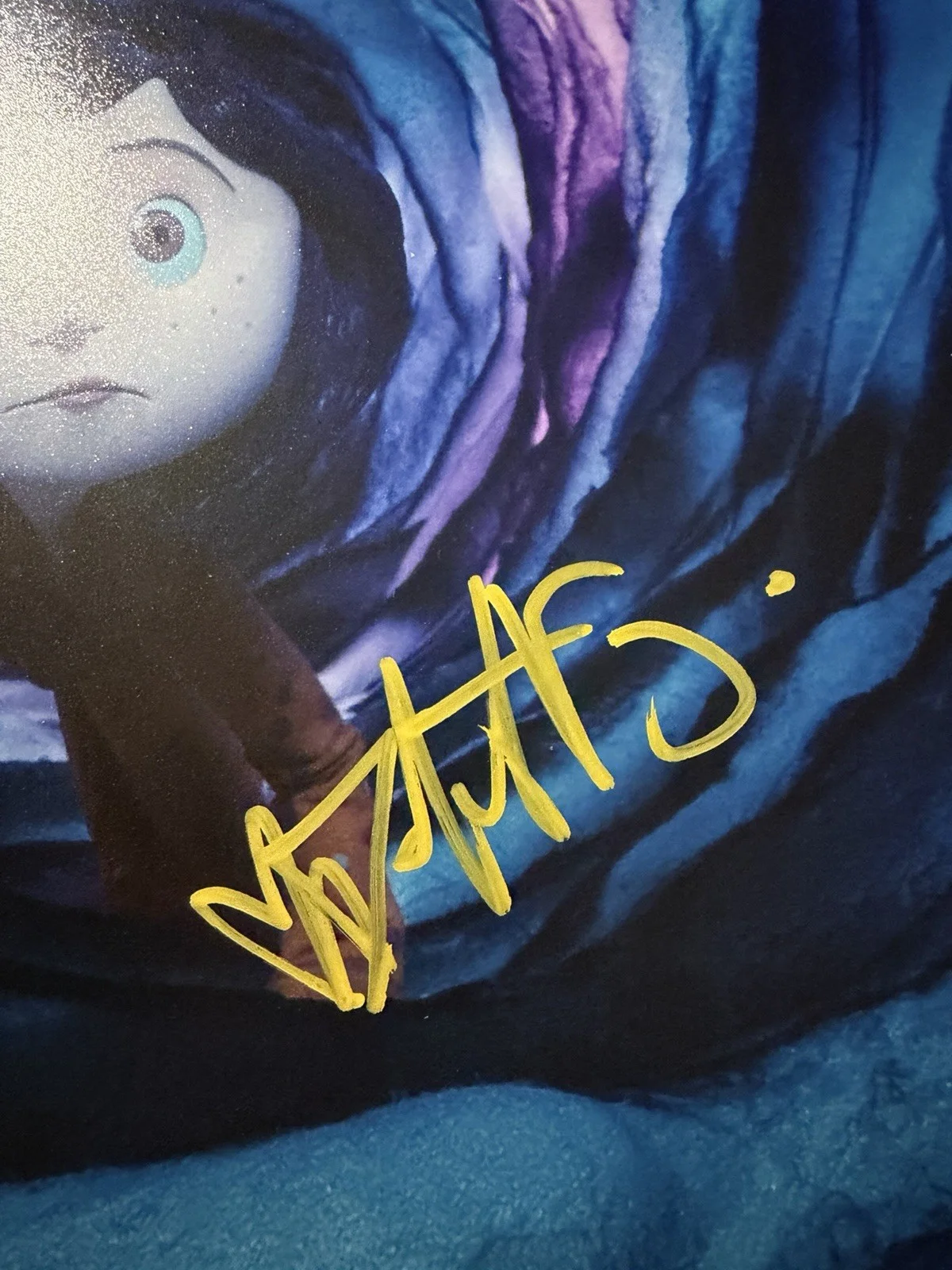 Dakota Fanning — DAKOTA FANNING “CORALINE’ SIGNED AUTOGRAPH 11x14 PHOTO BECKETT BV18537, изображение 2
