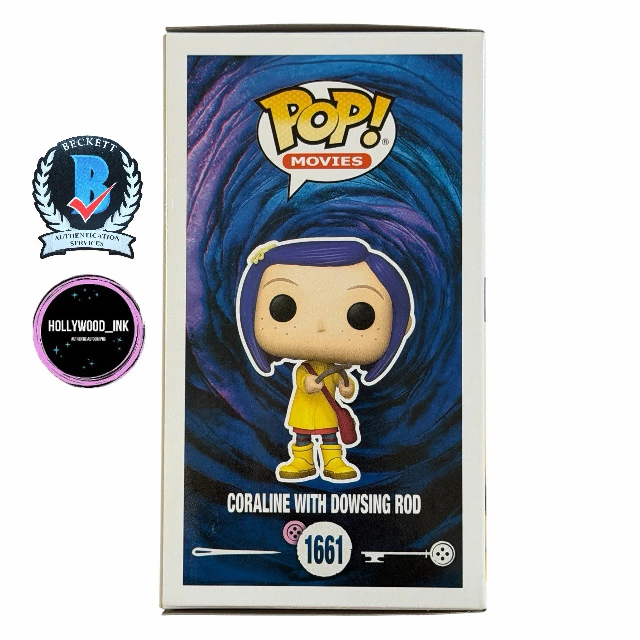 Dakota Fanning — DAKOTA FANNING SIGNED CORALINE WITH DOWSING ROD FUNKO EXCLUSIVE BECKETT + PROOF, изображение 4
