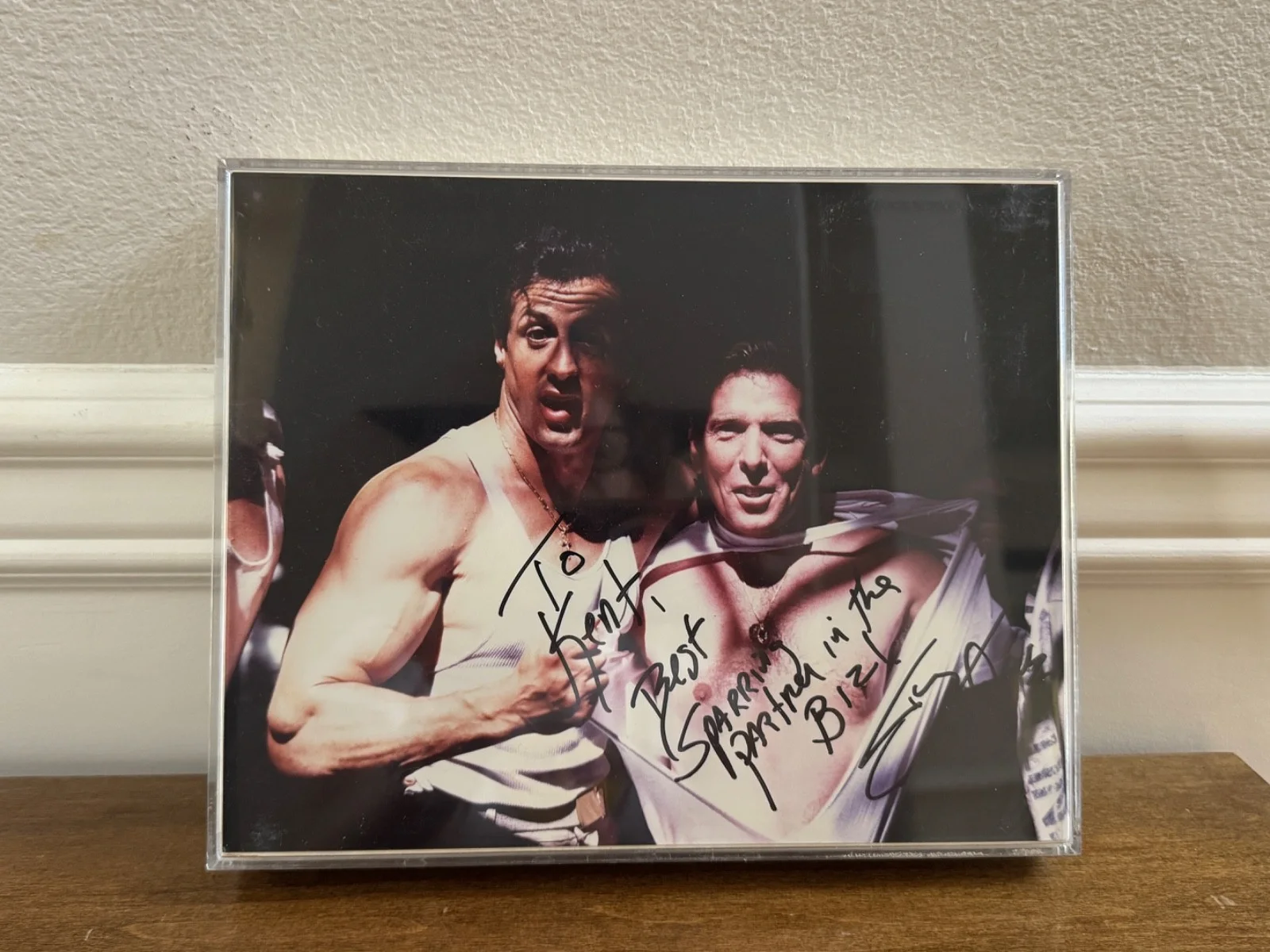 VTG SYLVESTER STALLONE SIGNED COLOR PHOTO ROCKY V PROP MASTER KENT JOHNSON, изображение 4