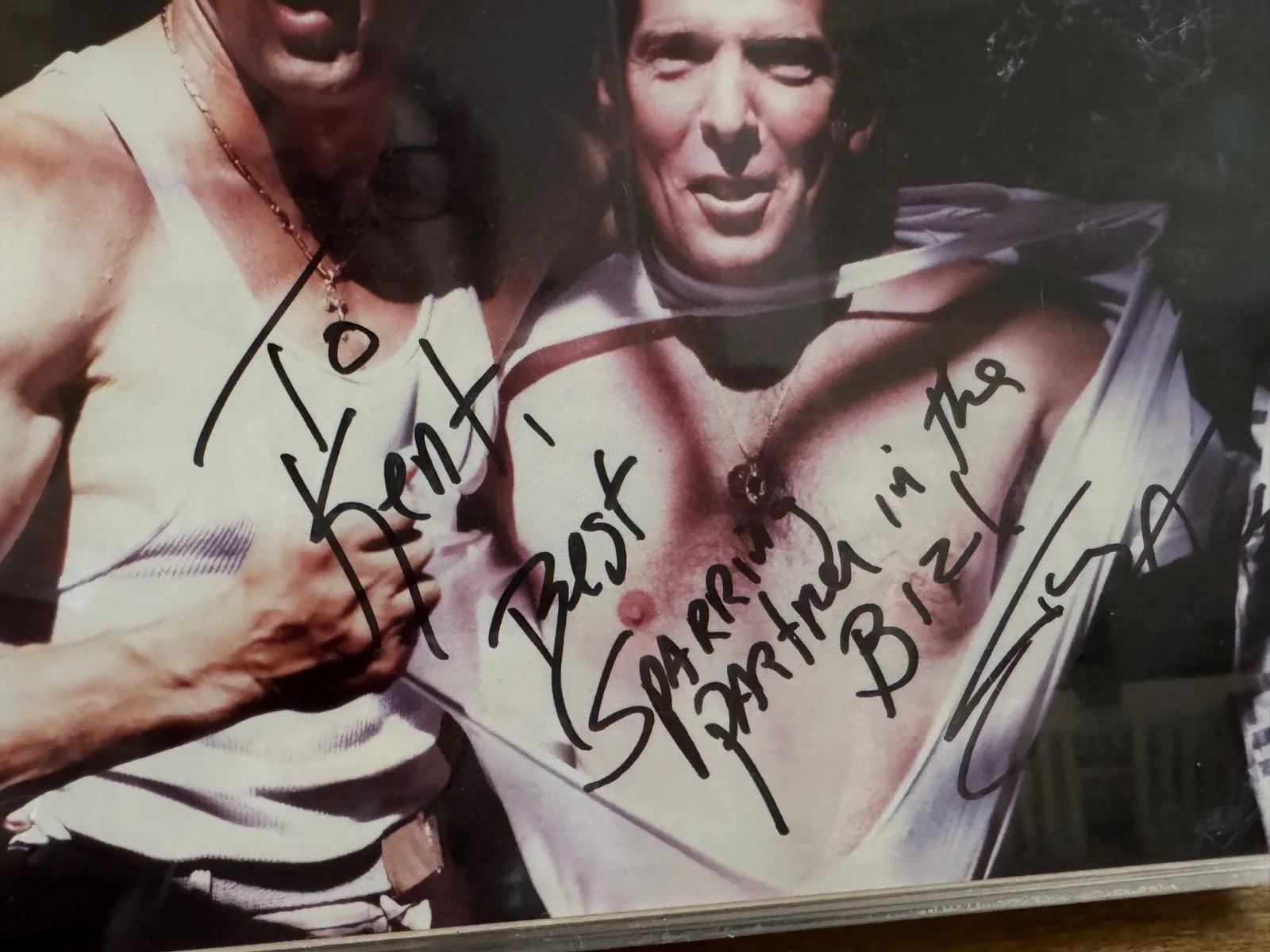VTG SYLVESTER STALLONE SIGNED COLOR PHOTO ROCKY V PROP MASTER KENT JOHNSON, изображение 5