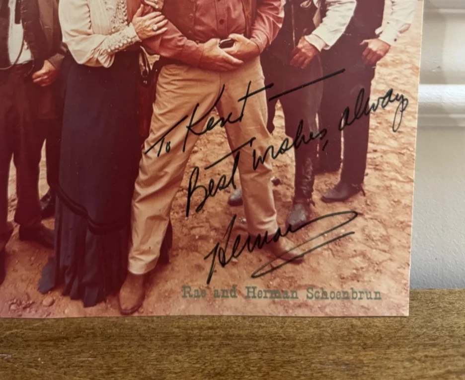 VTG GUNSMOKE CAST PHOTO SIGNED JAMES ARNESS TO KENT - RAE & HERMAN SCHOENBRUN, изображение 3
