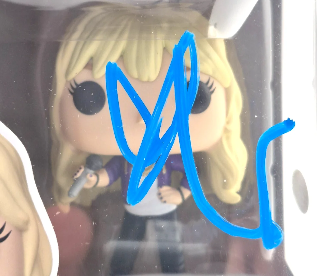 Miley Cyrus — MILEY CYRUS SIGNED AUTOGRAPHED HANNAH MONTANA FUNKO POP 1347 DISNEY RARE JSA COA, изображение 2