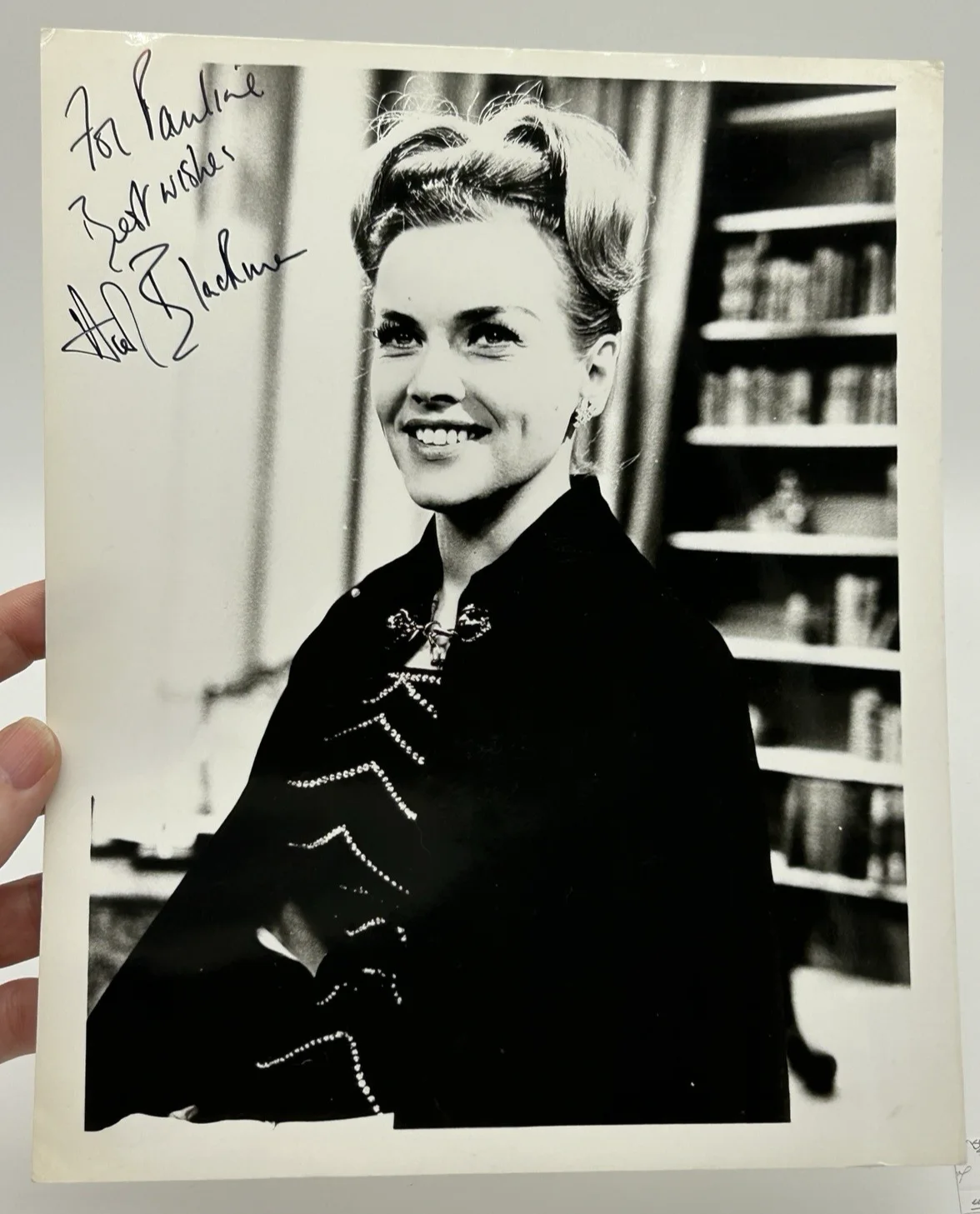Honor Blackman — HONOR BLACKMAN ORIGINAL SIGNED PHOTO Autograph JSA COA Actress 007 James Bond, изображение 2