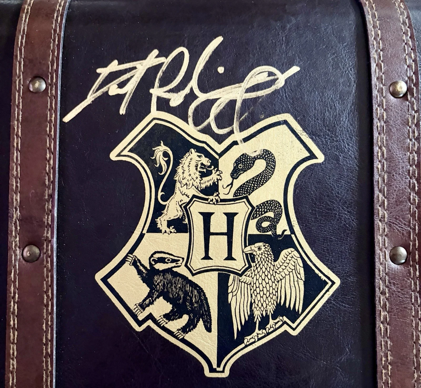 Daniel Radcliffe — L@@K! Daniel Radcliffe SIGNED Harry Potter Full Size Hogwarts Trunk- JSA COA, image 2