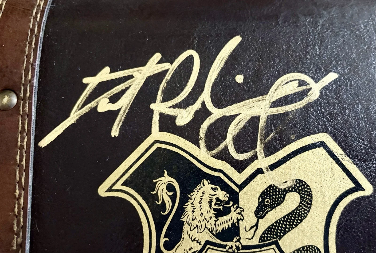 Daniel Radcliffe — L@@K! Daniel Radcliffe SIGNED Harry Potter Full Size Hogwarts Trunk- JSA COA, image 3