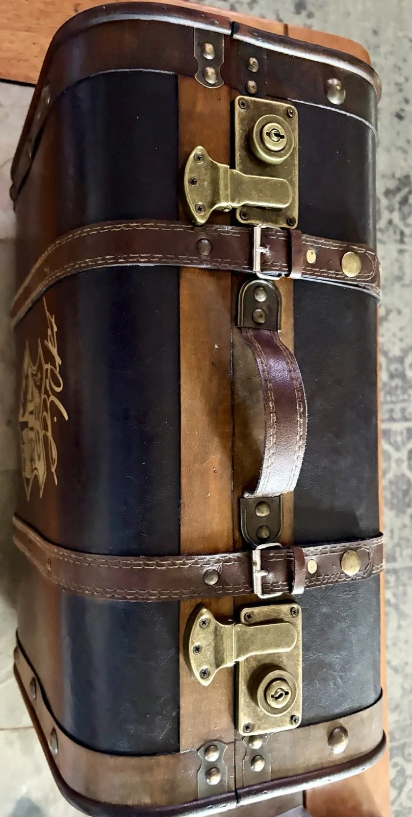 Daniel Radcliffe — L@@K! Daniel Radcliffe SIGNED Harry Potter Full Size Hogwarts Trunk- JSA COA, image 4
