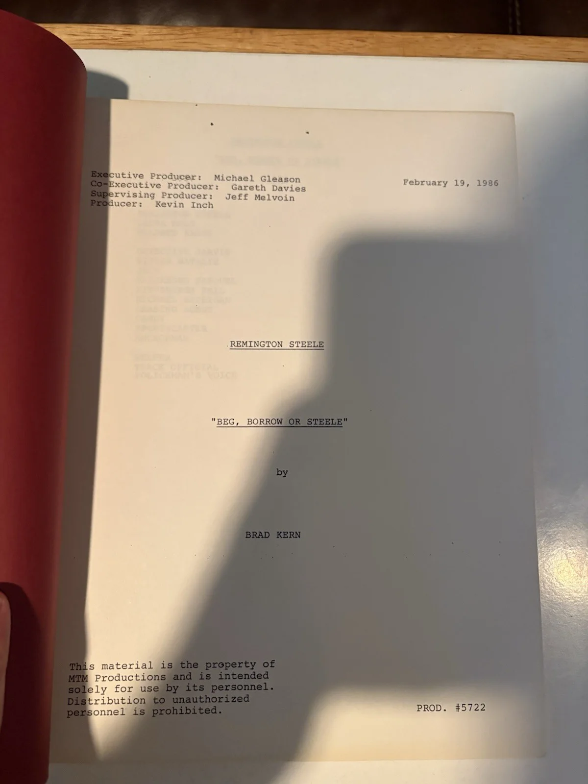 Remington Steele “Beg, Borrow or Steele” Script SIGNED - JSA LOA, изображение 2