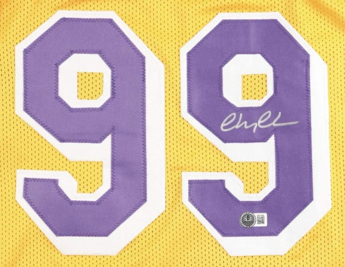 Chevy Chase — Chevy Chase signed L.A. Lakers basketball jersey. Beckett Certified, image 2