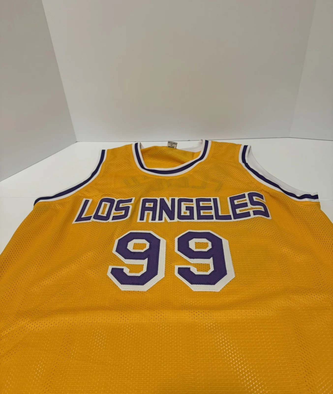 Chevy Chase — Chevy Chase signed L.A. Lakers basketball jersey. Beckett Certified, image 4