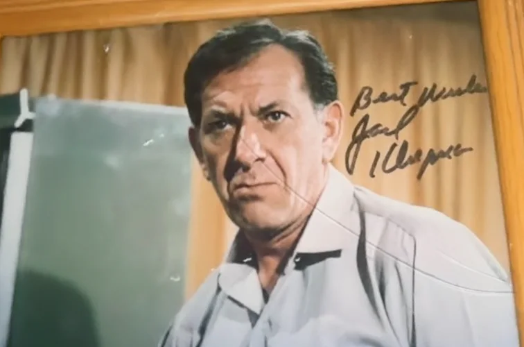 Jack Klugman — Framed Signed Jack Klugman Photo 8x10. Wood Frame. Needs Glass Replaced., изображение 4