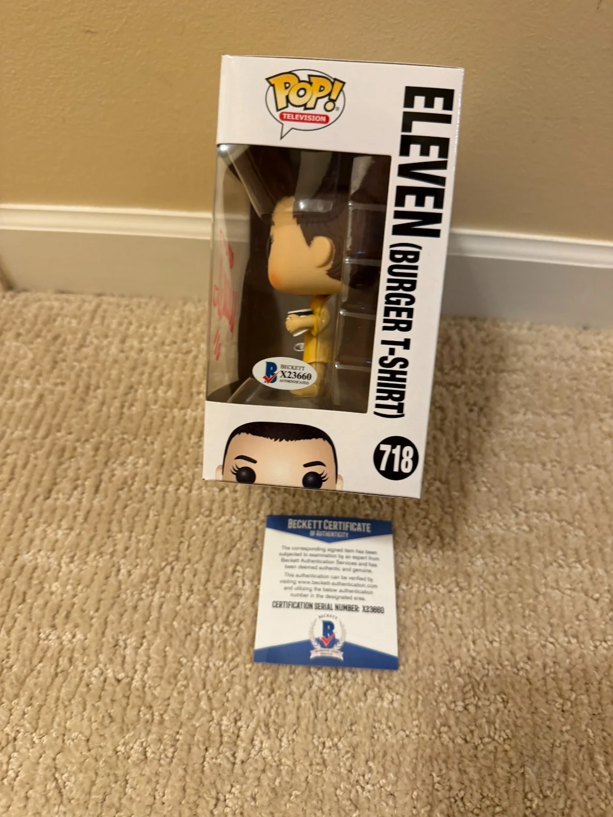 Millie Bobby Brown Auto Funko Pop 718 Inscribed 011 Stranger Things Beckett COA, изображение 2