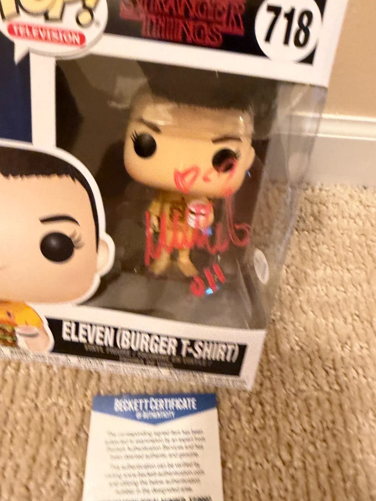 Millie Bobby Brown Auto Funko Pop 718 Inscribed 011 Stranger Things Beckett COA, изображение 3