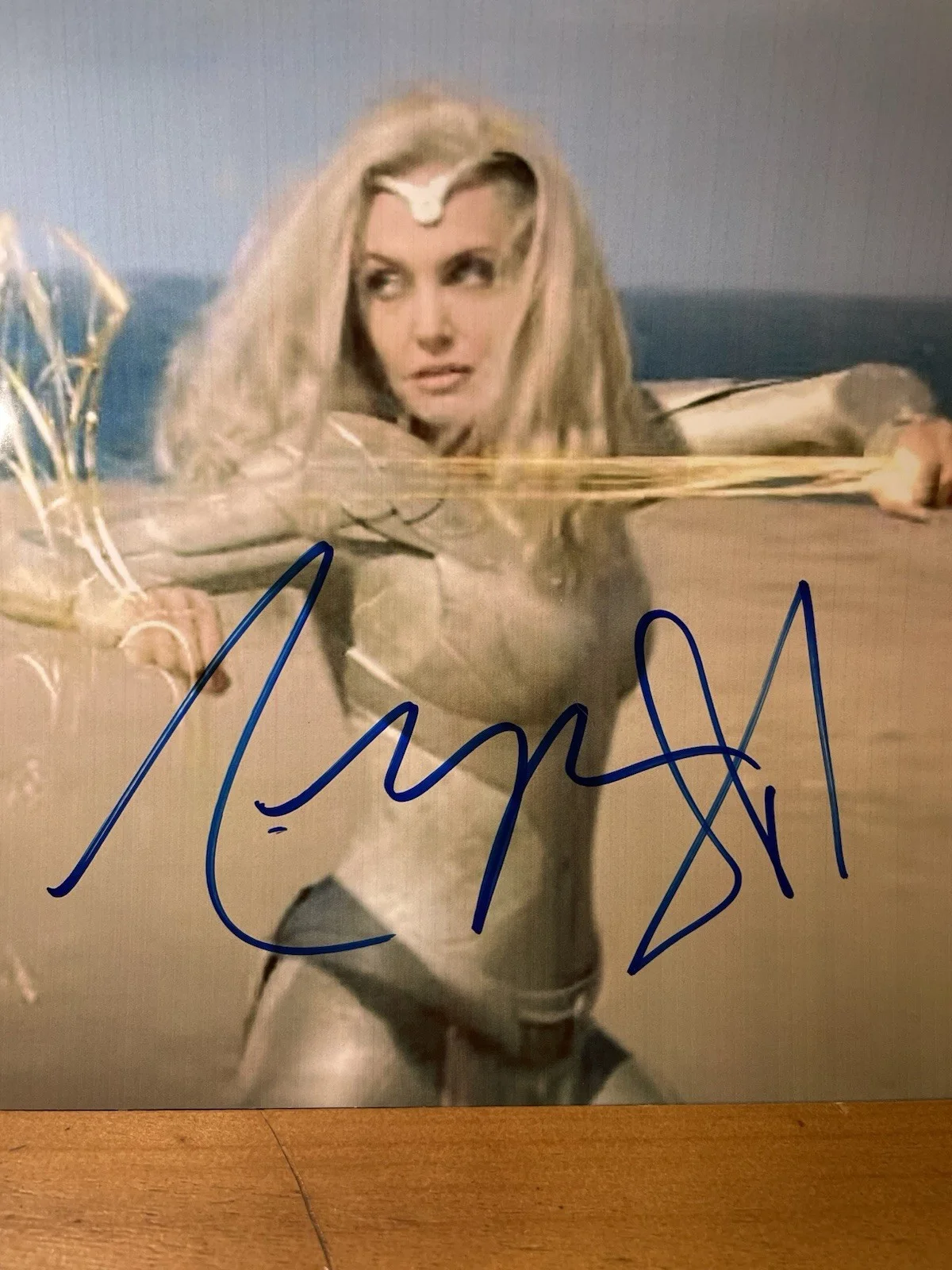 Angelina Jolie — Angelina Jolie Autographed Eternals Thena 8x10 Glossy Photo, изображение 2