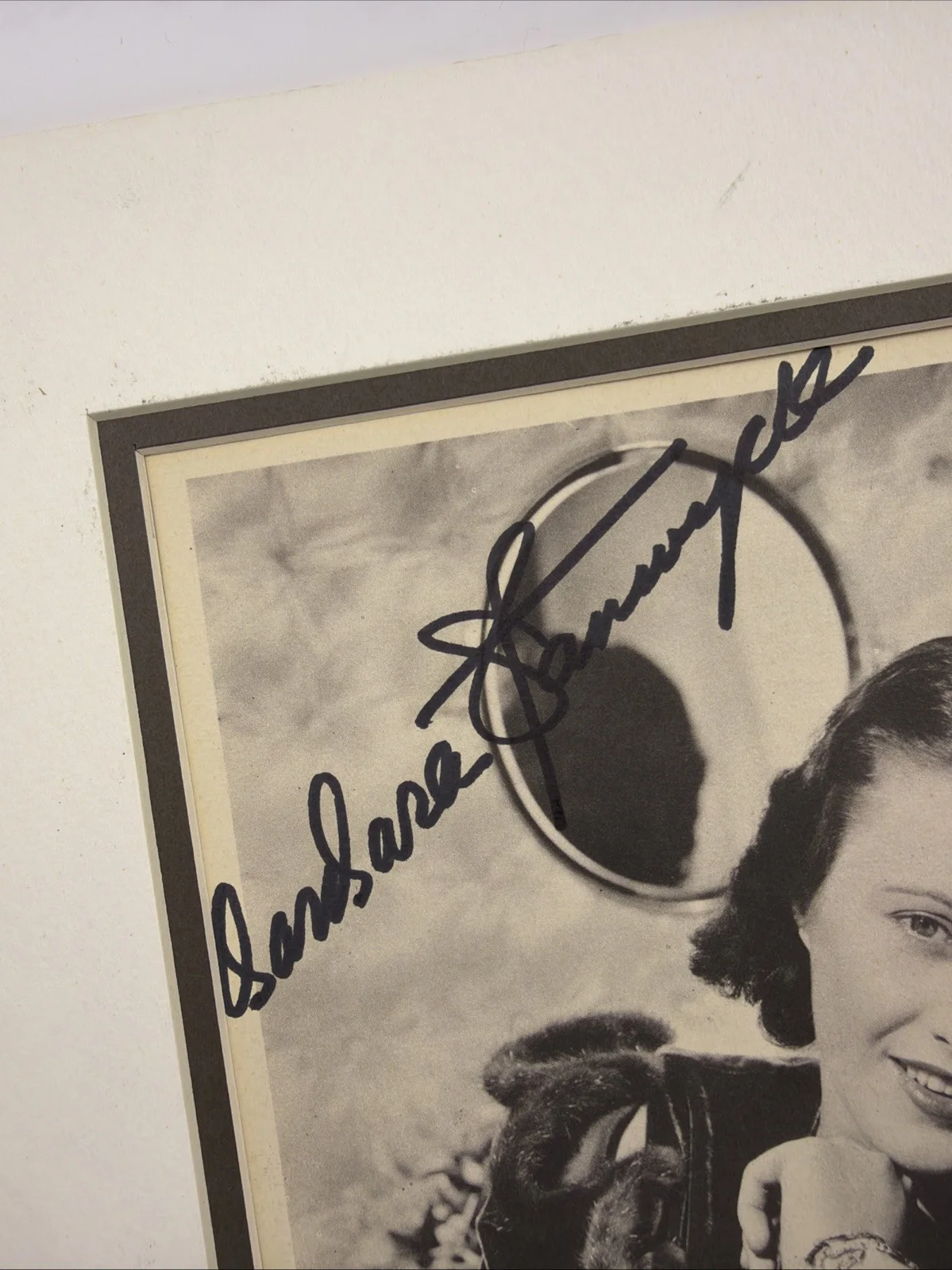 Barbara Stanwyck — Barbara Stanwyck Autographed Vintage 8x10 Studio Photo Matted, изображение 3
