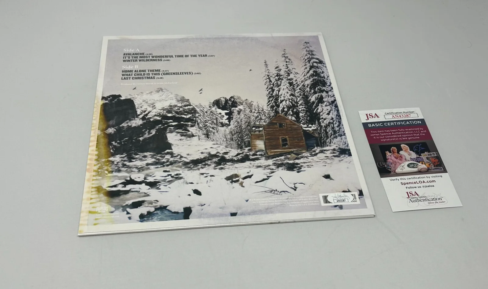 August Burns Red signed Winter Wilderness Album JSA COA (Signed by all 5), изображение 2