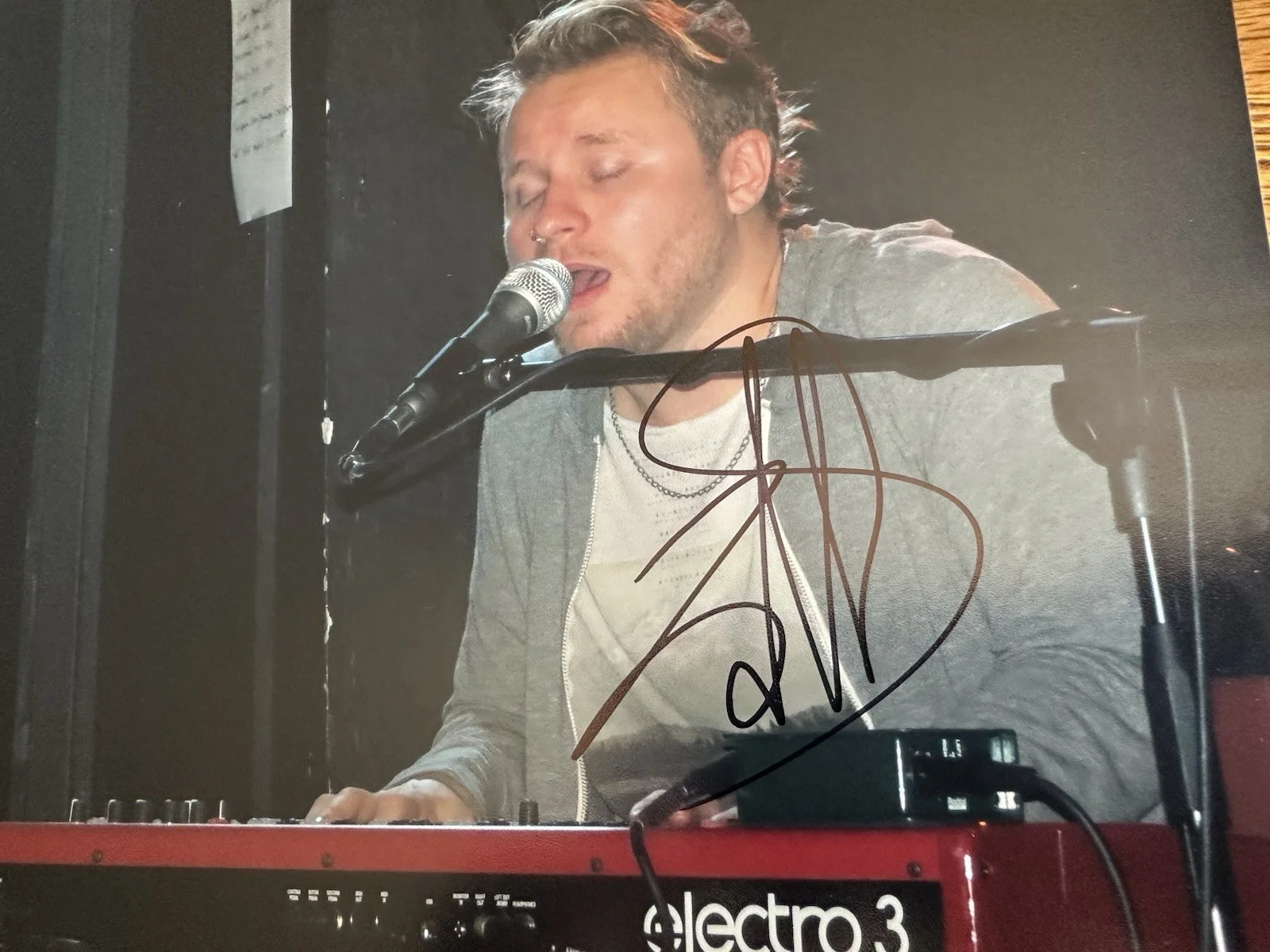 Autographed Zach Myers Shinedown 8 X 10 Photo, изображение 2