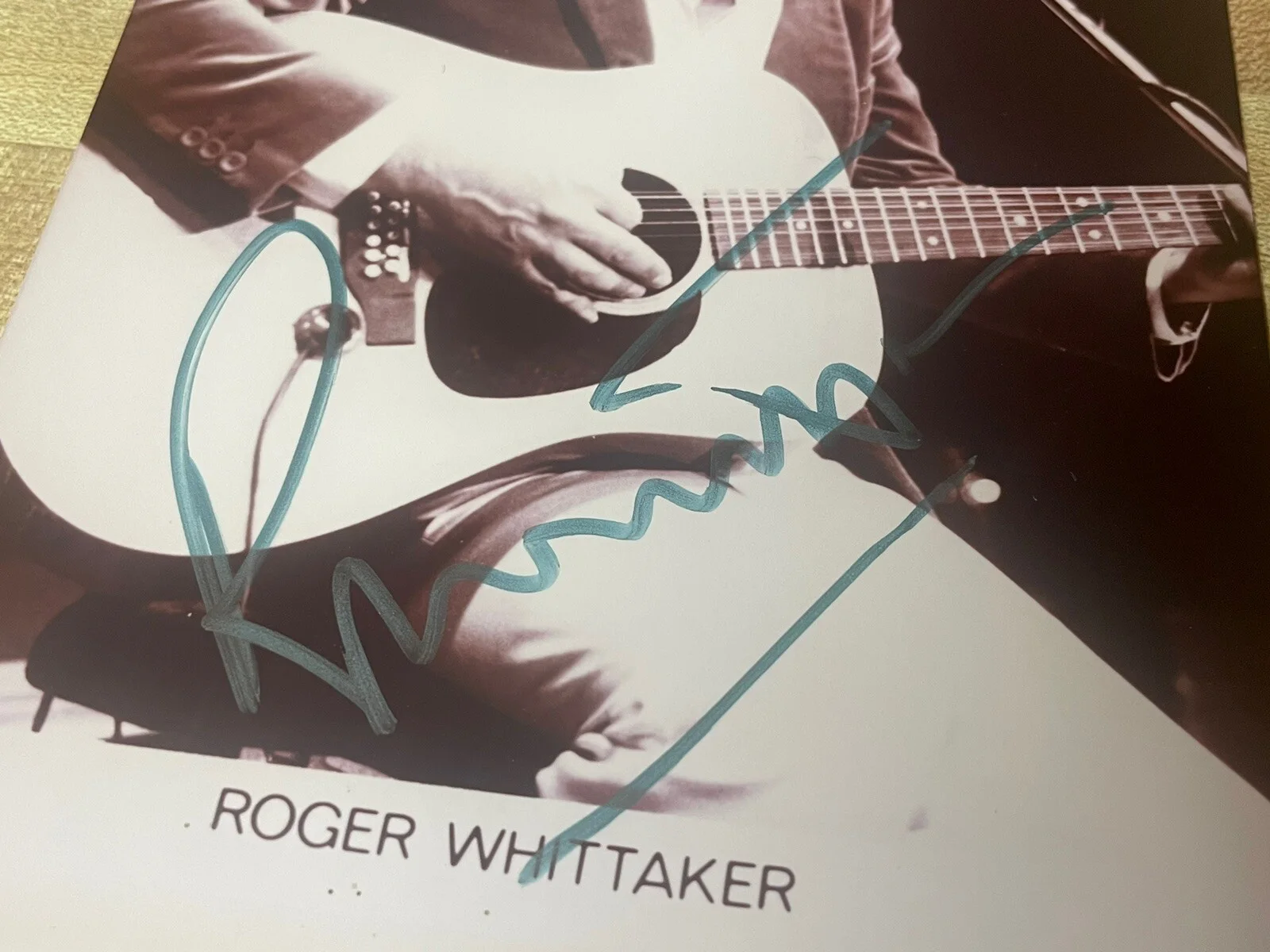 Roger Whittaker Autographed Signed 5 X 7 Photo Singer Songwriter, image 2