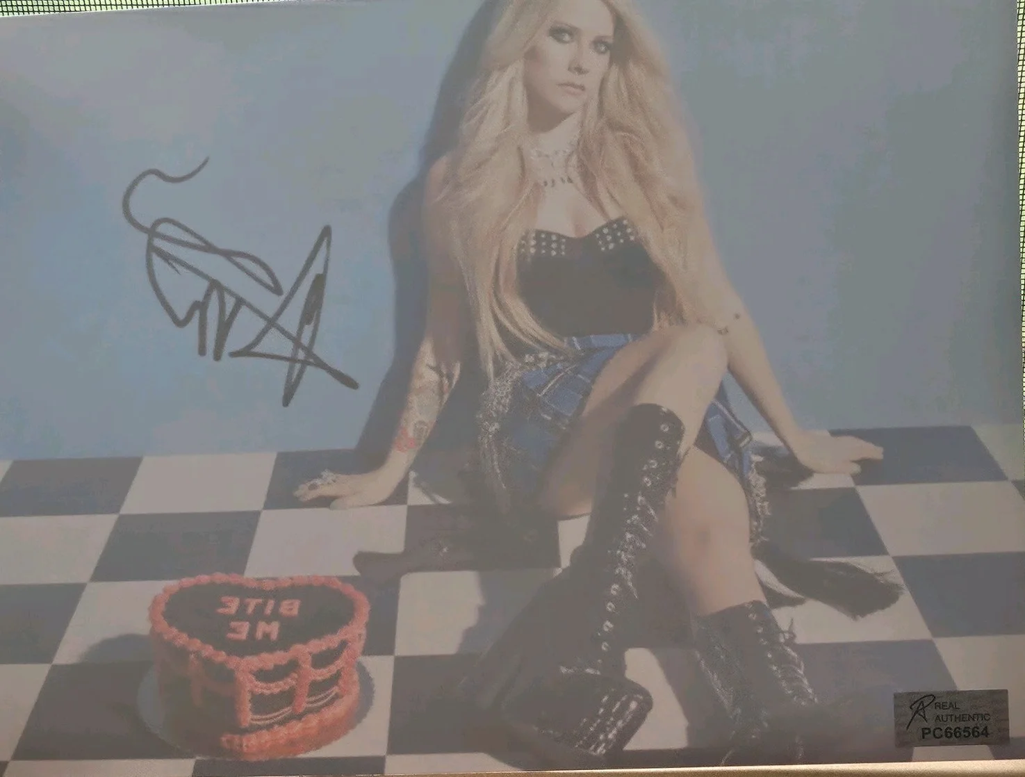 AVRIL LAVIGNE ORIGINAL AUTOGRAPH W/ COA ✔️ 12" x 8" 🎵 COOL PHOTO !, image 5