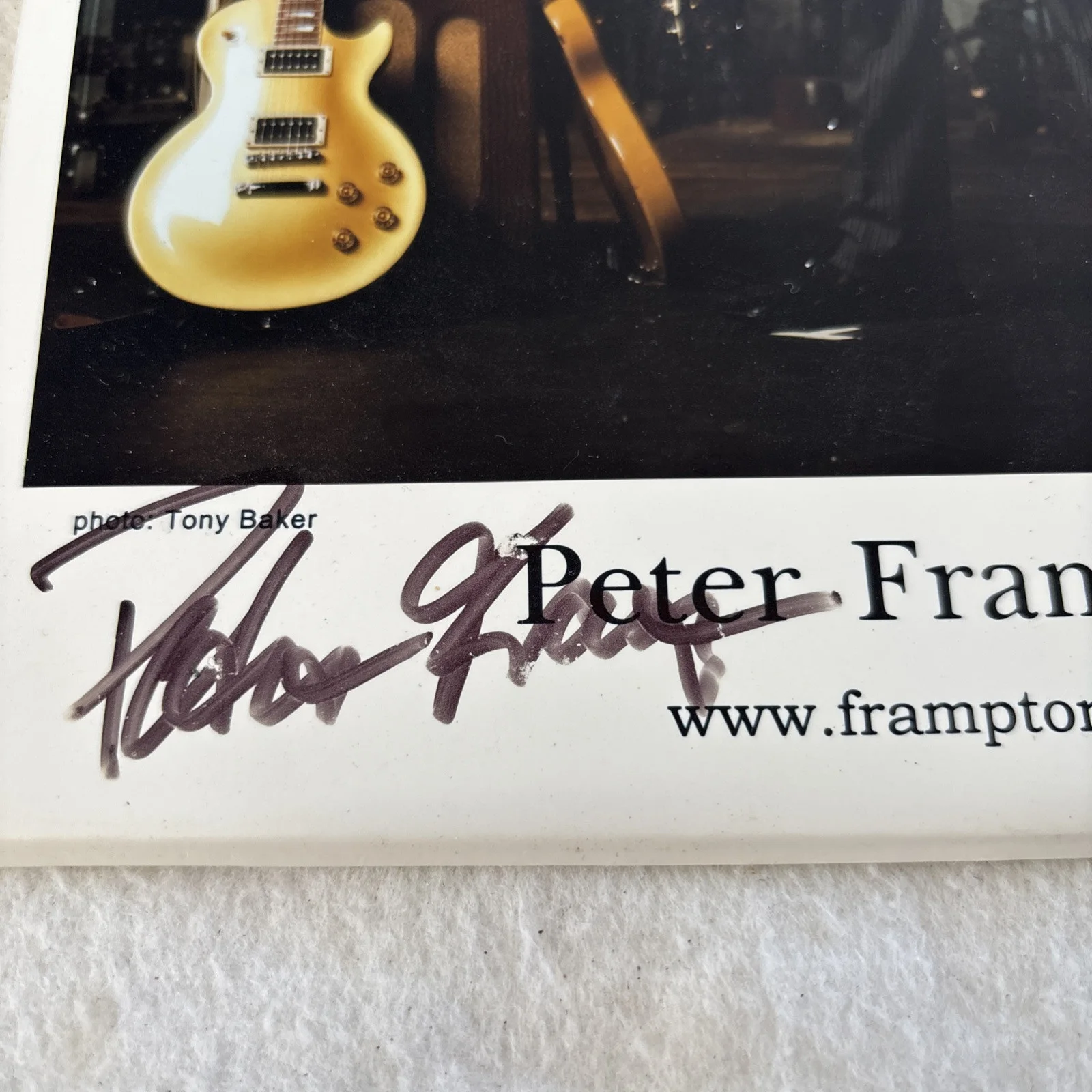 Peter Frampton-HAND SIGNED - Autographed photo-World Tour 8x10, image 2