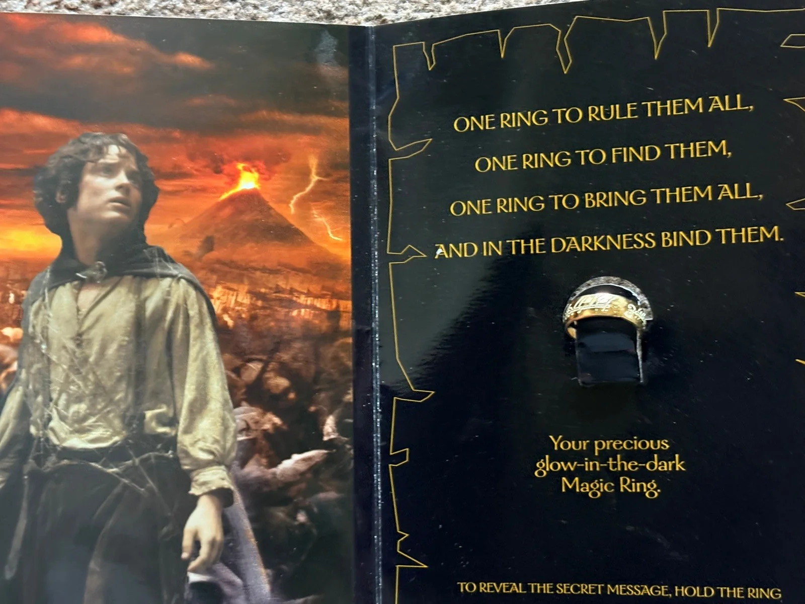 Rare 2003 Pringles Lord of the Rings Return of the King One Ring Promo Carded, изображение 2