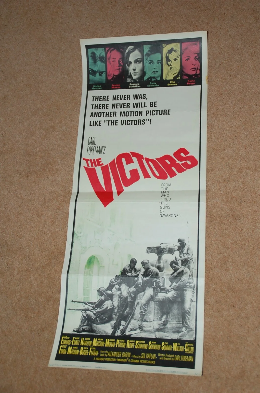 CARL FOREMAN'S THE VICTORS (1963) - ORIG. US INSERT POSTER & US SOUVENIR BOOKLET, изображение 2
