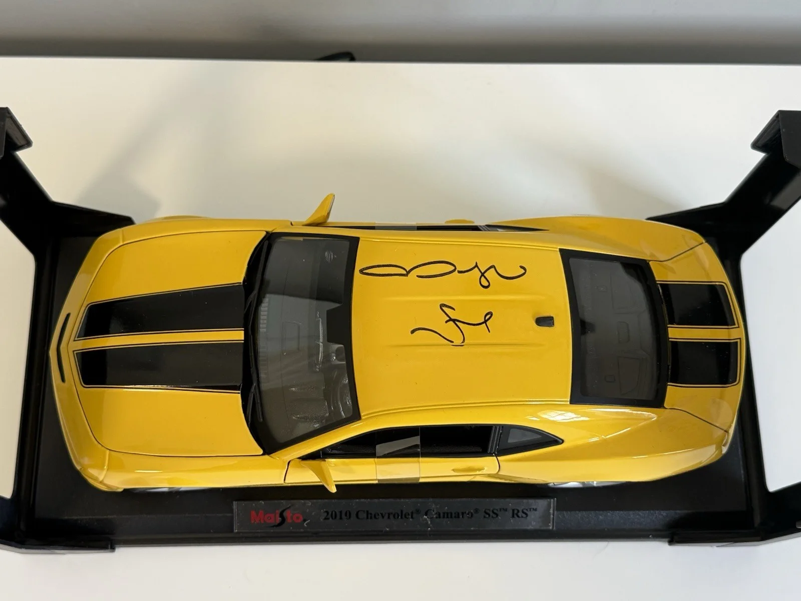 Megan Fox — Megan Fox Signed Transformers 2010 Chevrolet Camaro 1:18 Scale Bumblebee CA COA, image 3