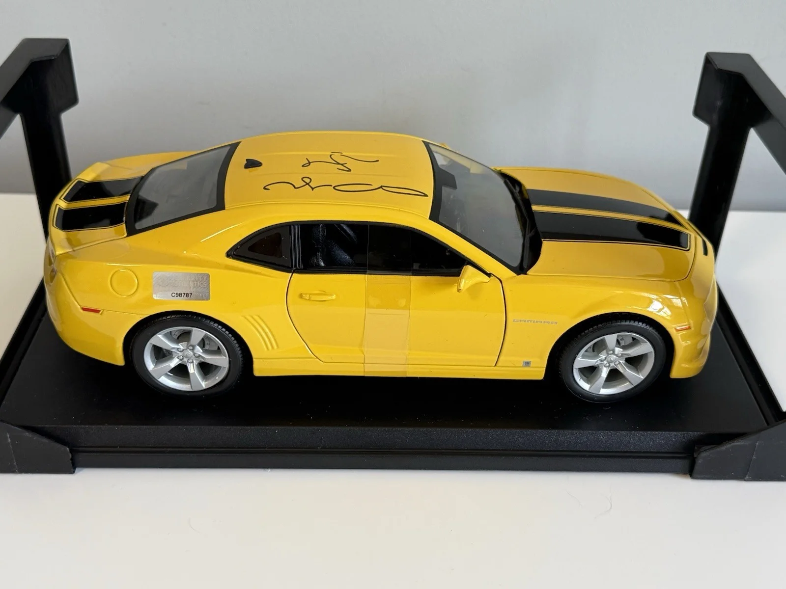 Megan Fox — Megan Fox Signed Transformers 2010 Chevrolet Camaro 1:18 Scale Bumblebee CA COA, image 4