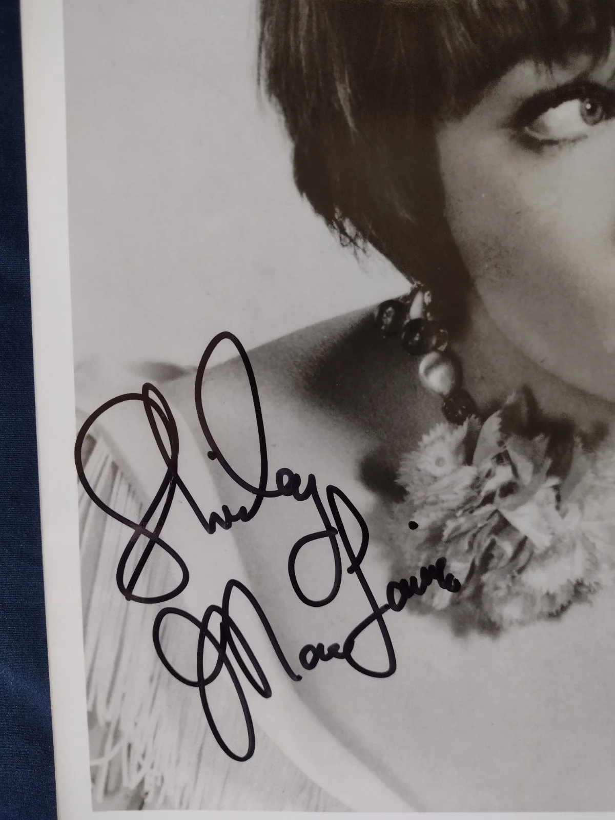 Hollywood Icon Shirley McClain Autographed 8x10 Signed Photo w/COA, изображение 2