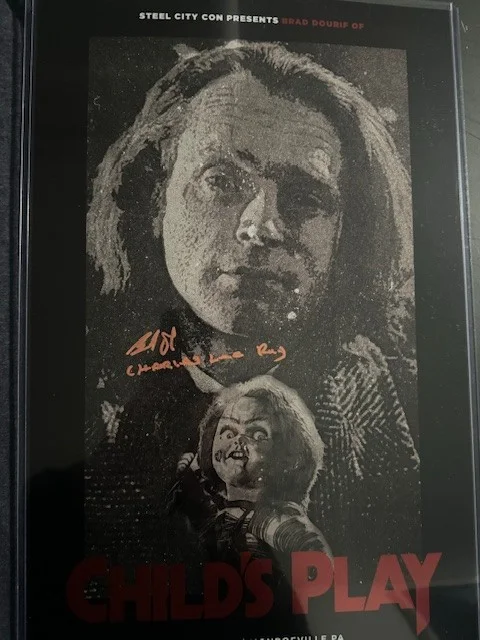 Brad Dourif — Brad Dourif Signed 11 x 17 poster CHUCKY Child's Play w XL shirt CON EXCLUSIVE, изображение 2