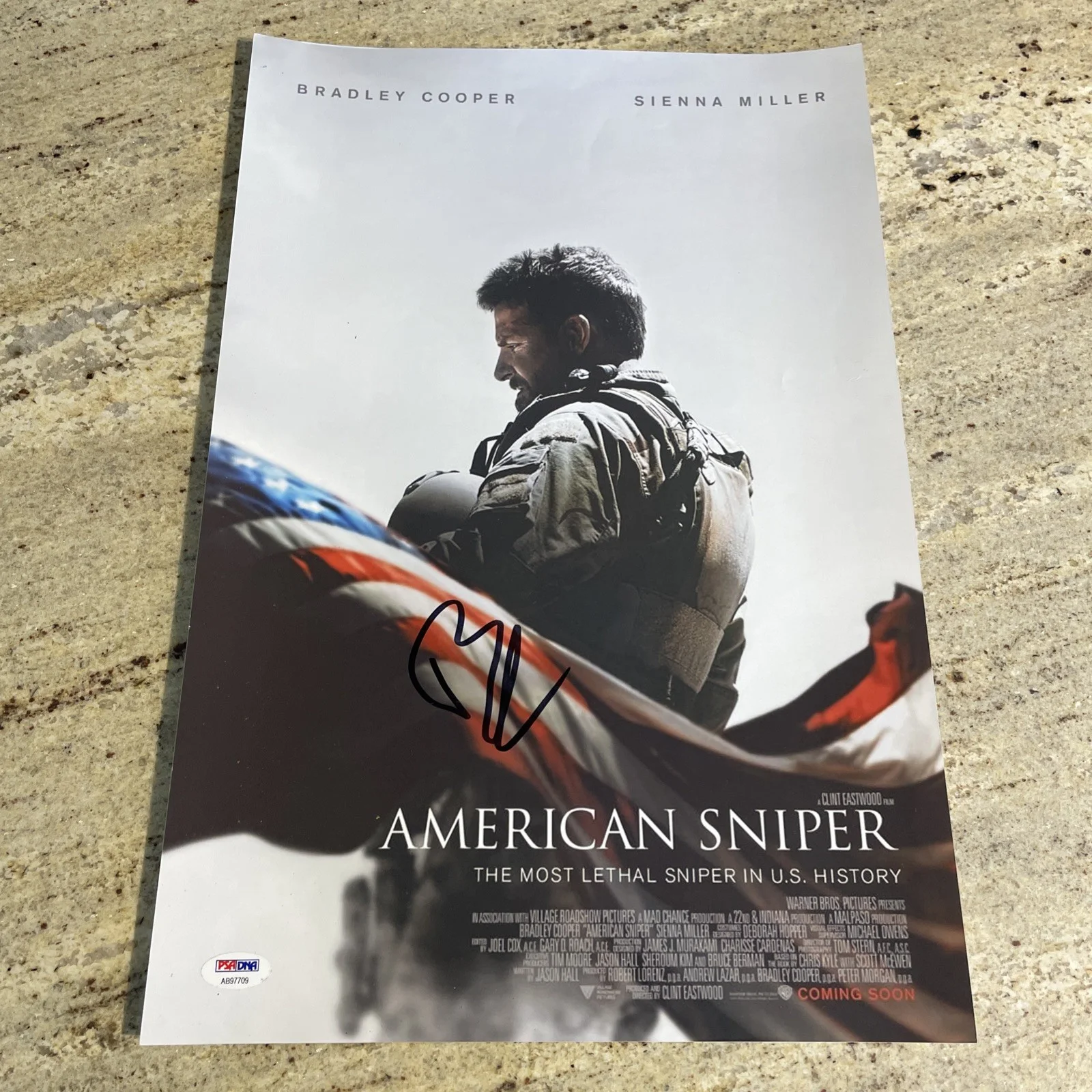 Bradley Cooper — Bradley Cooper SIGNED American Sniper Movie Poster PSA/DNA 12” x 18” Autograph, изображение 2