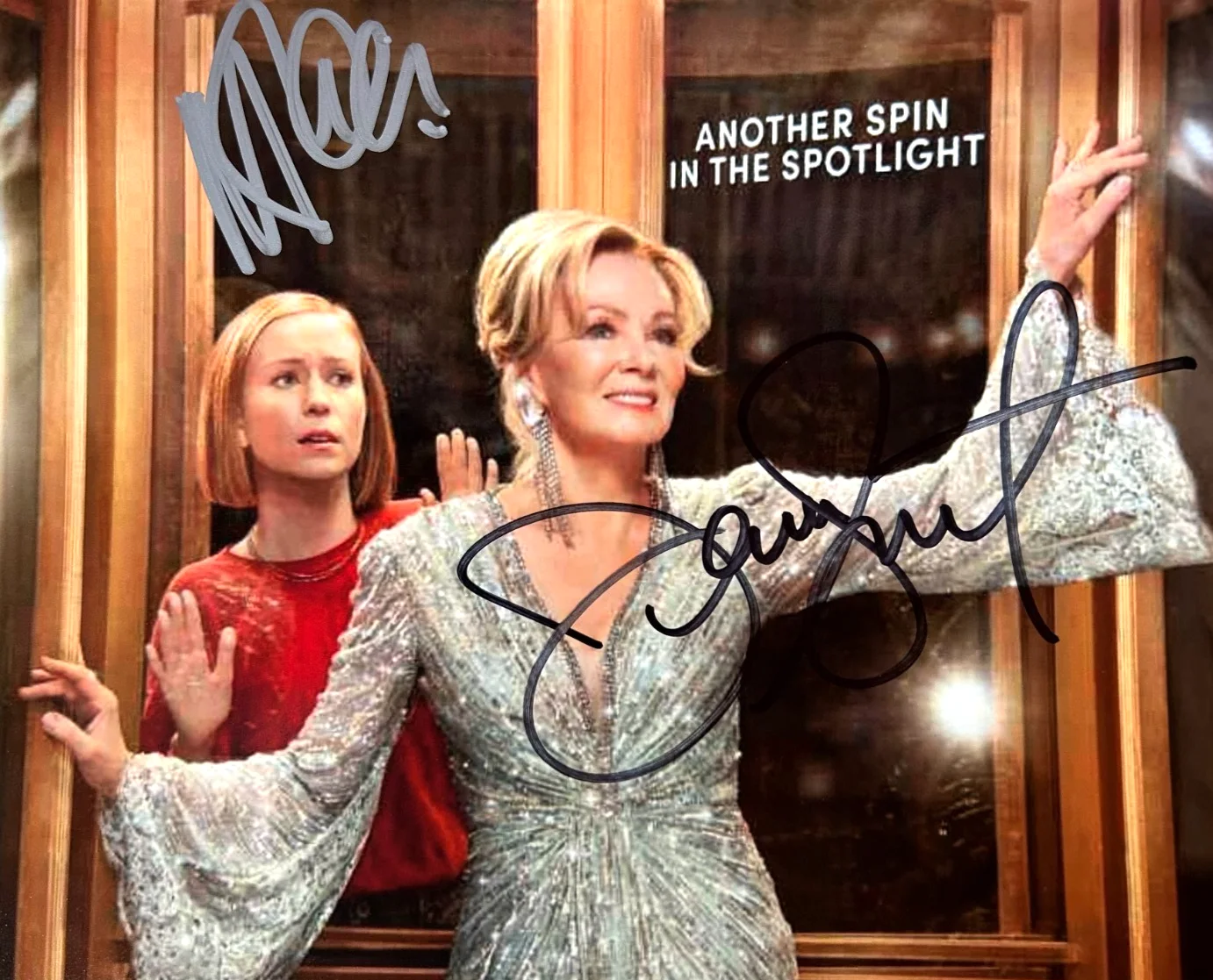Jean Smart, Hannah Einbinder — HACKS Cast Signed 8x10 (Jean Smart, Hannah Einbinder) Authentic Autographs w/COA, image 3